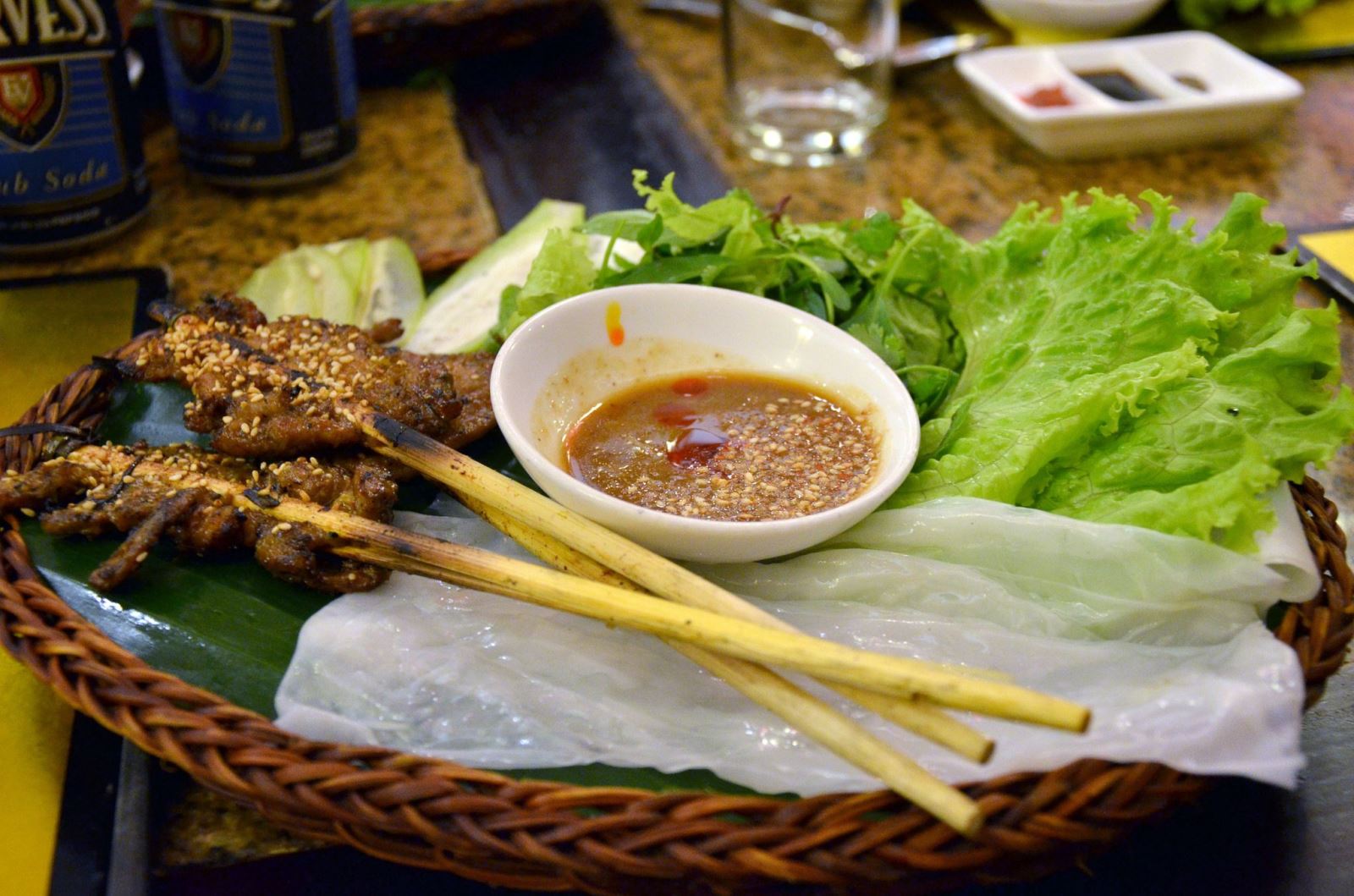 banh uot cuon thit nuong